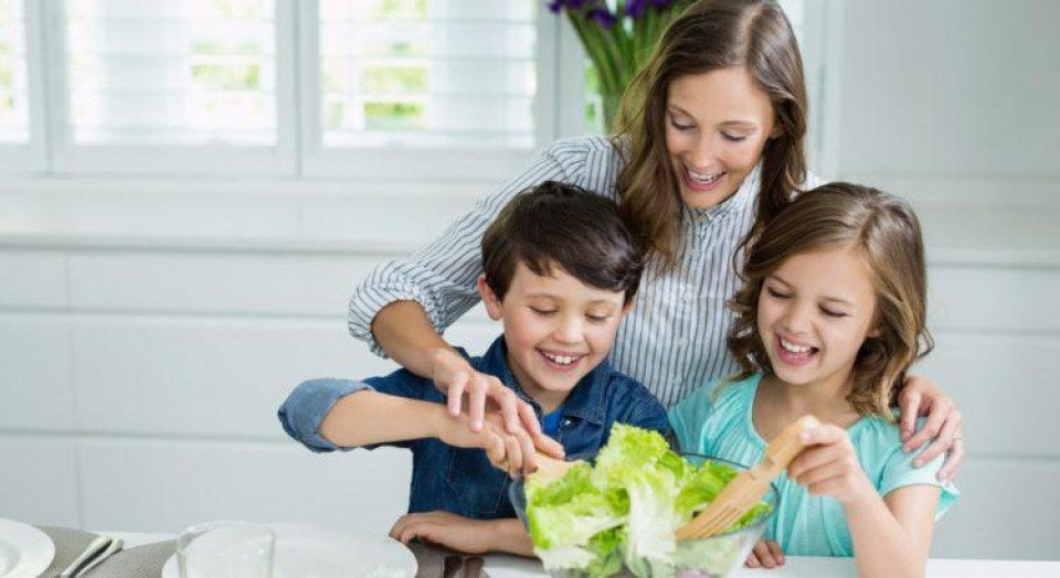 6 formas de estimular a alimentação saudável do seu filho